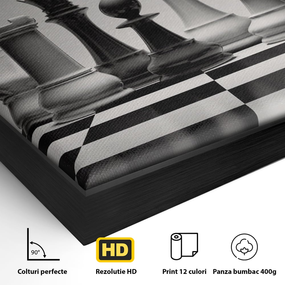 Detaliu al suprafetei: tablou canvas cu piese de sah alb-negru, in rama de aluminiu negru